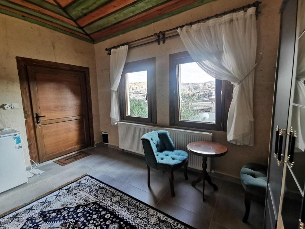 Falcon Cave Suites